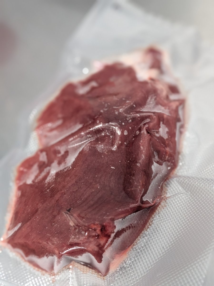 画像1: ヒグマ肉(内モモ380g) (1)