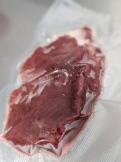 画像1: ヒグマ肉(内モモ380g) (1)
